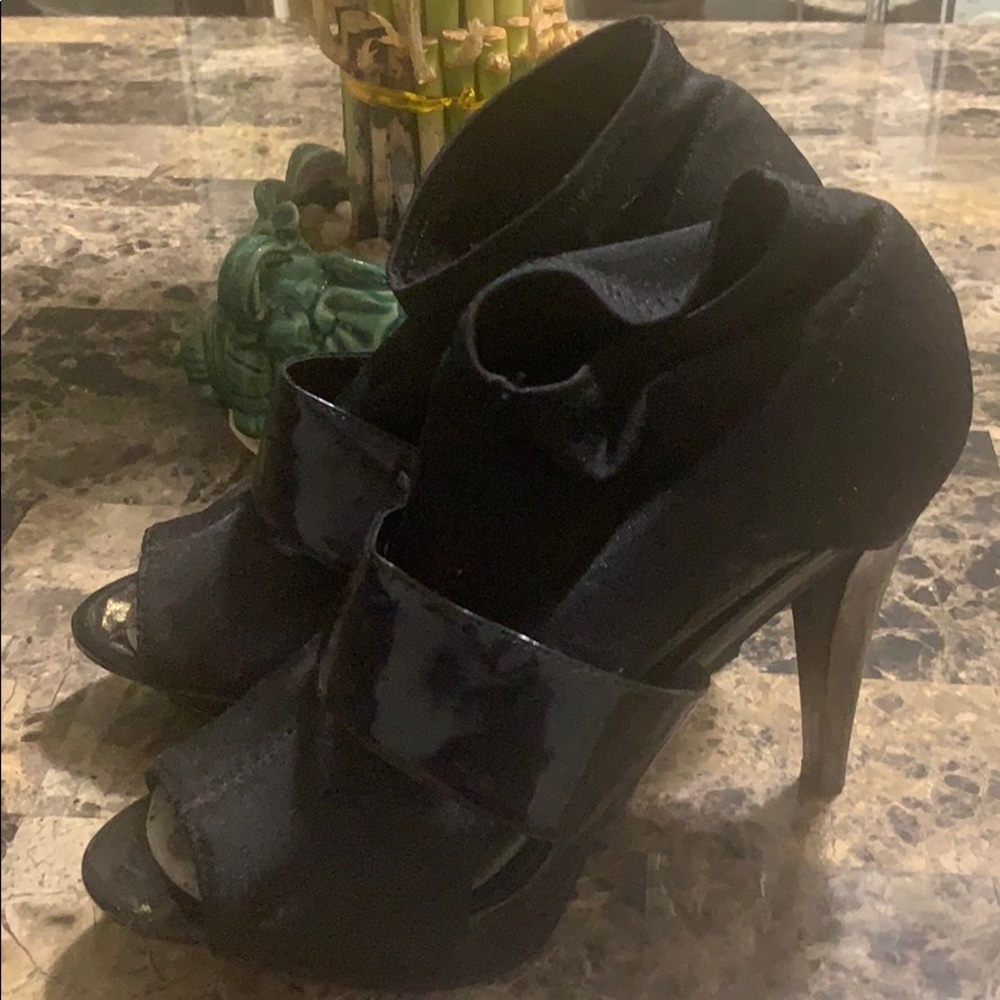 High heels ankle sandals. Very comfortable.